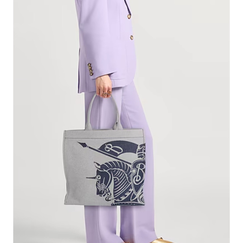LAST CALL Burberry Woman Jaquard Handbag - Picture 4 of 9